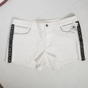 Two by Vince Camuto White Shorts size 32 nwt